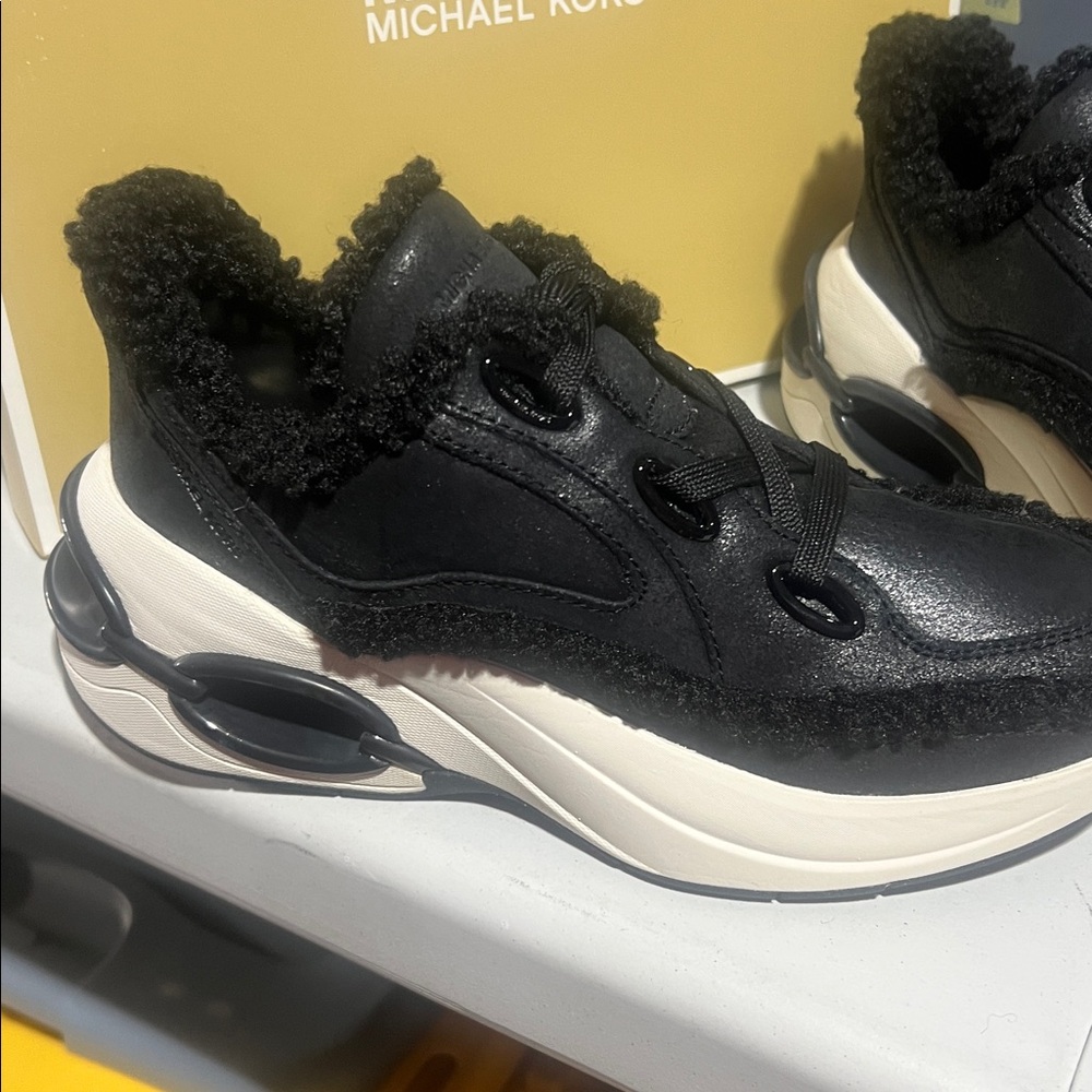 Women’s Michael Kors sneakers Toni trainers black color - Picture 2 of 6